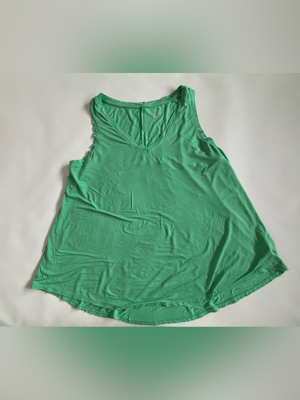 Time and Tru Green Sleeveless V-Neck Tank Top Soft Flowy Fit